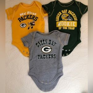 3 Packers bodysuits 3-6 month never worn